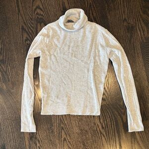 Brandy Melville Light Gray Ribbed Turtleneck Sweater